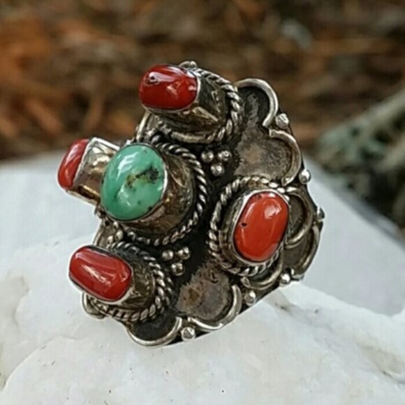 REAL VINTAGE SILVER TORQUISE AND CORAL STATMENT RING - Picture 2 of 6